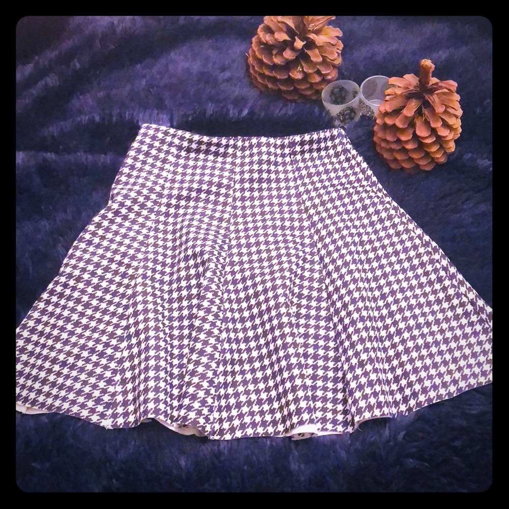 Cute checkered pattern skirt in size S